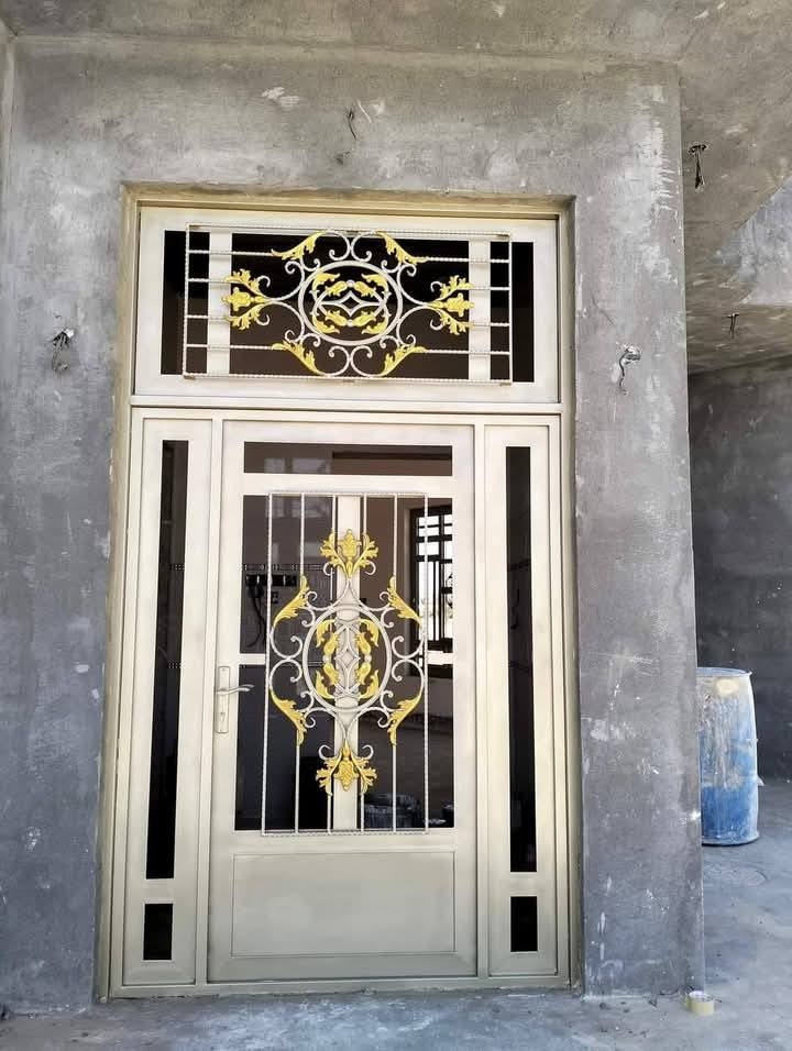 السلام عليكم... جزء بسيط من عملنا.. 
(صباغ) متفرغ حاليا نشتغل كافه ا نواع ال صبغ واجهيات والداخل وكذالك الحديد بنواعه (تزفيت) السطوح والماستك( والتابكوو) كامل تسليم  اسعار مناسبه وشغل نظيف وصور عملنه موجوده.. والرزق لجميع يارب
ومن الله التوفيق.. 
*********** اتصال وكذالك واتساب
ابو جنيد الطائي..
