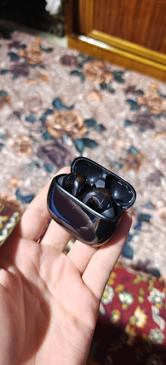 سماعة شاومي FlipBuds Pro
نظافة مثل الجديد
المميزات :
تأتي سماعات الأذن الجديدة مزودة بإلغاء "الضوضاء النشط" (ANC) 
وتتميز بتصميم يشبه سماعة APPLE Airpods Pro 🎧 
- دعم الشحن السريع والشحن اللاسلكي مع منفذ TYPE-C
- خاصية العزل مع مايكروفون مخصص للصوت الخارجي 
- توفر زمن انتقال صوت منخفض للاعبين داخل الالعاب  
- تتيح اتصال السماعة في وقت واحد بجهازين 
- شحن يدوم حتى 7 ساعات متواصلة
 (اثناء العزل 5 ساعات)
السعر 90 الف وبيها مجال
يوجد توصيل جميع المحافظات


**إذا كنت صاحب هذا الإعلان وتريد حذفه لأي سبب، رجاءا أرسل رسالة إلى الدعم الفني**