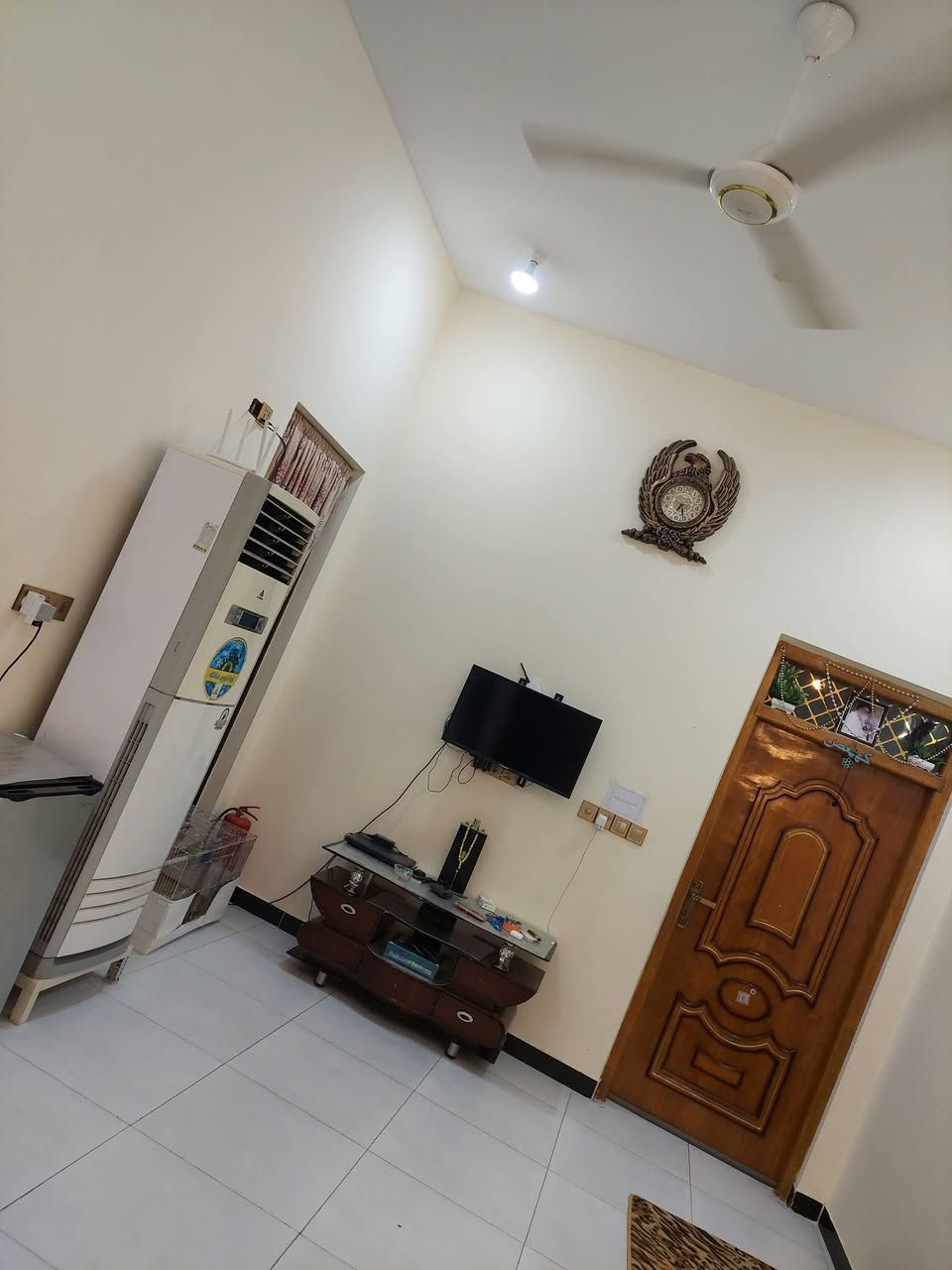 طابو للبيع مساحه ١٣٠م طابقين بالشموع مطلوب اسكان ٤١ الطابق الاول غرفه صاله مطبخ ل صحيات داخليه خارجية الطابق الثاني غرفتين زائد غرفه صغيره صاله صحيات نقص بياض بناء حديث درجه اولى الصطح اشتايكر استفسار  ***********
