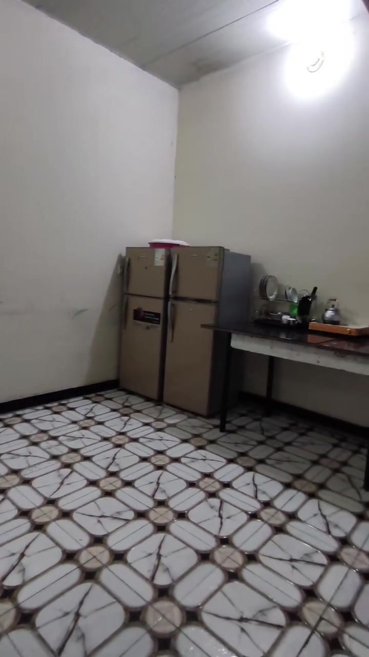 بيت تجاوز للبيع طابقين الغزالية شارع المركز قرب حسينية السيدة زينب /4غرف نوم واستقبال وحديقة خلفية مساحة 200متر /السعر 36وبي مجال بسيط الاتصال ع الرقم ***********
