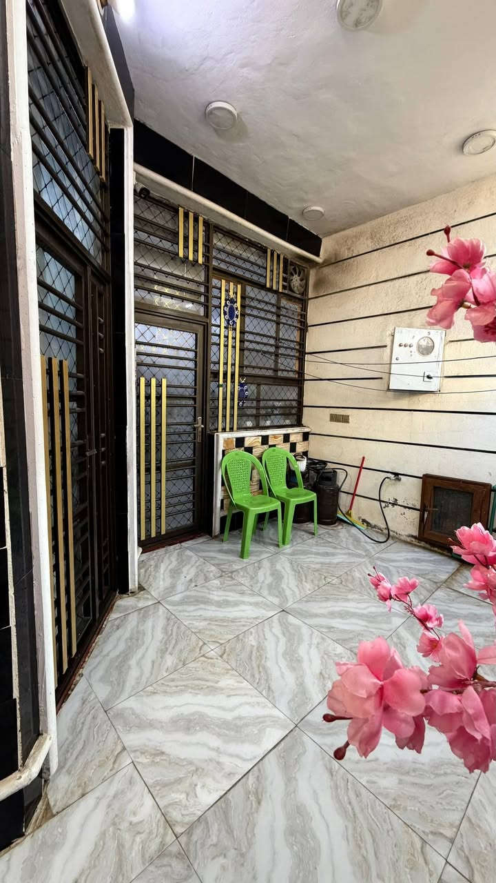 بيت للبيع يبعد عشرة دقائق عن الإمام الحسين ع /البوبيات /مقابيل الأسواق برتقاله /الشارع تبليط عشره متر /البيت طابو صرف زراعي /المساحه/١١٢متر /السعر ١٧٥ مليون البناء حديث طابوق للاستفسار ⬅️ ***********
