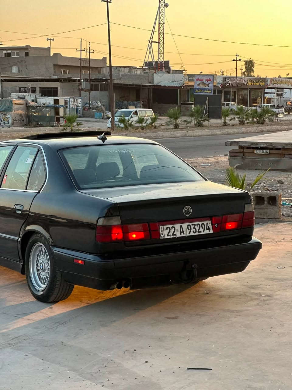 سلام عليكم BMW🇩🇪1993فول مواصفات 540i اصل
عليها محرك 525 كير اوتو -تبريد ثلج -بنكه كهربائي
٣وضعيات قياده S-هوك بلاد -دبل جكمجه-دبل ايرباك
سلايت ٣ طكات -نضام سكيورتي -لايتات حلقه وزنون -
بيها طخه خفيفه بالجاملخ الخلفي فقط -هزه سنويه جديد لل٢٩ باسمي سعر 59وبي مجال حك الجيه مكاني كركوك 
*********** :ملاحضه محرك ينقص دهن شي قليل
