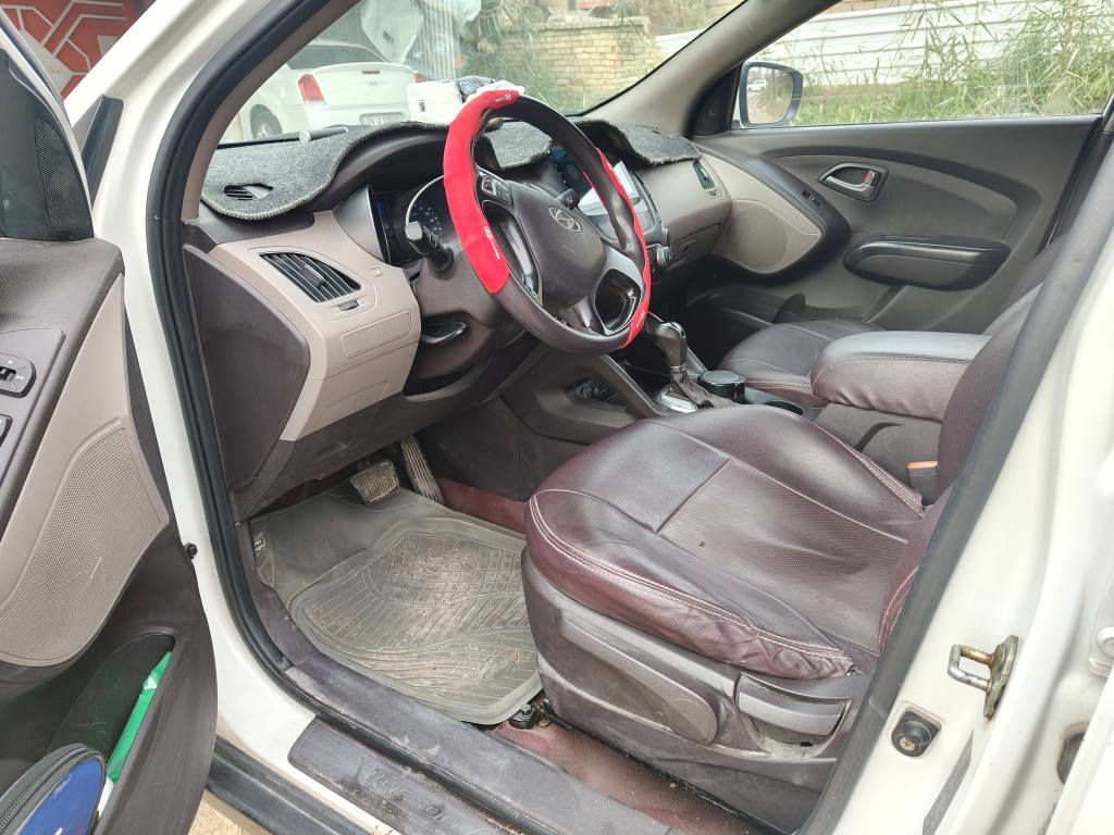 السلام عليكم 
سيارة هيونداي توكسان
موديل 2015
خليجي 
رقم بصرة بأسمي
تحويل مباشر
مكفولة كفالة عامة 
ماشية 72 الف 
تحكم ستيرن
اشارة بالمرايات 
السيارة احلى من الصور 
السعر المطلوب 165
*********** البصرة, العراق
