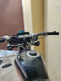 دراجة نارية • محرك شرط • أوراق موجودة