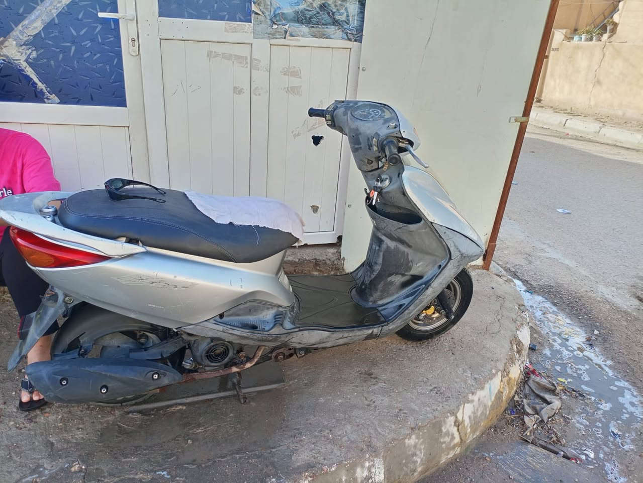 بريز مال رمبه صا ٧اشهر من نزلت من الرمبه بس منفيس بيه الورقه  الثانيه  ضايعه كامله مكمله على حاله الوكاله تفحص وتاخذه اي نقص ما بيه دراجه جديده بمعنى الكلام ١٤٠سرعته السعر٧٥٠مكاني حي الجهاد الملحانيه 
***********راسل وتساب وتدلل الميشتر ليتعبنه رجا
