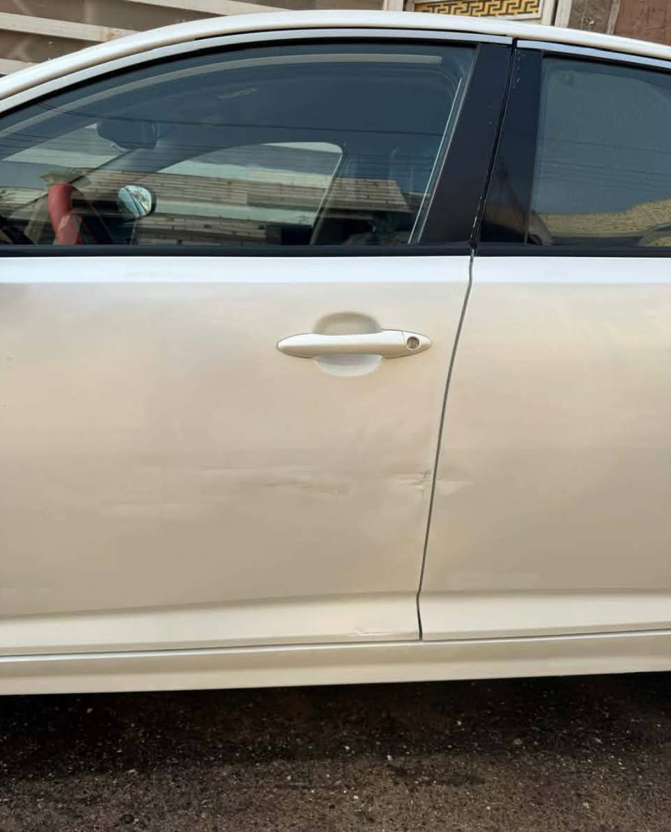 كيه اوبتيما خليجي موديل 16.  بيها باب سايق مرشوش. سبب شخط موضح بالصوره. الشخط //.  باب خلفي مفتوح.  //.  وبيه صبغ بالهلال الخلفي بدون ضربه داخل  مثل ما امبين بالسونار.  مكينه 2000.  دوش كفاله //.  سياره جاهزه تبريد قطعتين /. تخم تاير /. حداديه 100/100 ///. سياره. بسمي  رقم بصره.   مكان ناصريه مركز. لإسكان الصناعي نزلة.   السعر 130.   //. ***********
