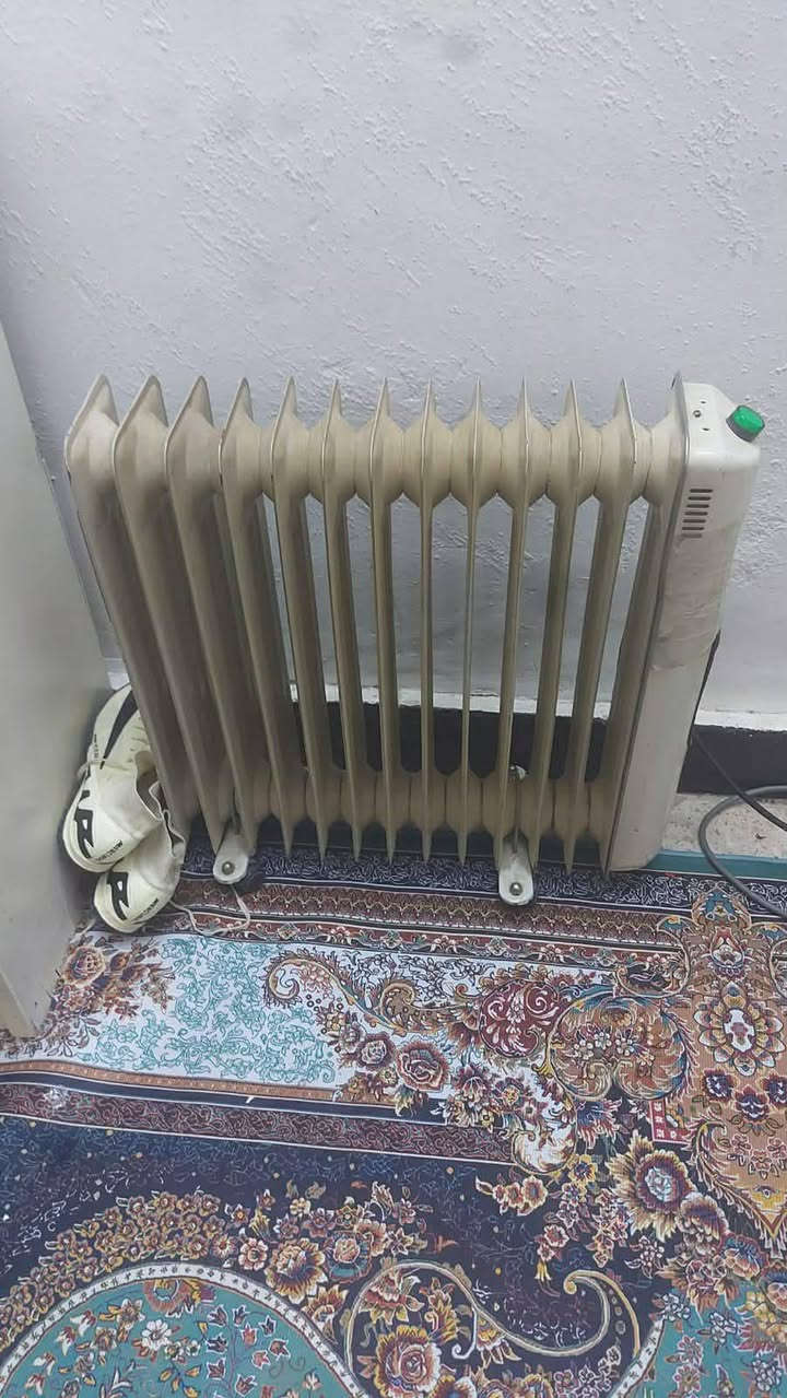 السلام عليكم أثاث بيت للبيع
الصباخ الكريازي الابيض ٢٠٠ 
الطباخ العشتار ١٢٥ 
الطباخ الابيض اربع عيون ٦٠ 
الكاونتر السنك ٧٥ 
الفلتر ٤٠ 
التخم الديوان ٣٠٠ 
الصوبه الزيتيه ٥٠
  وعندي توصيل الاستفسار الاتصال على الرقم***********
