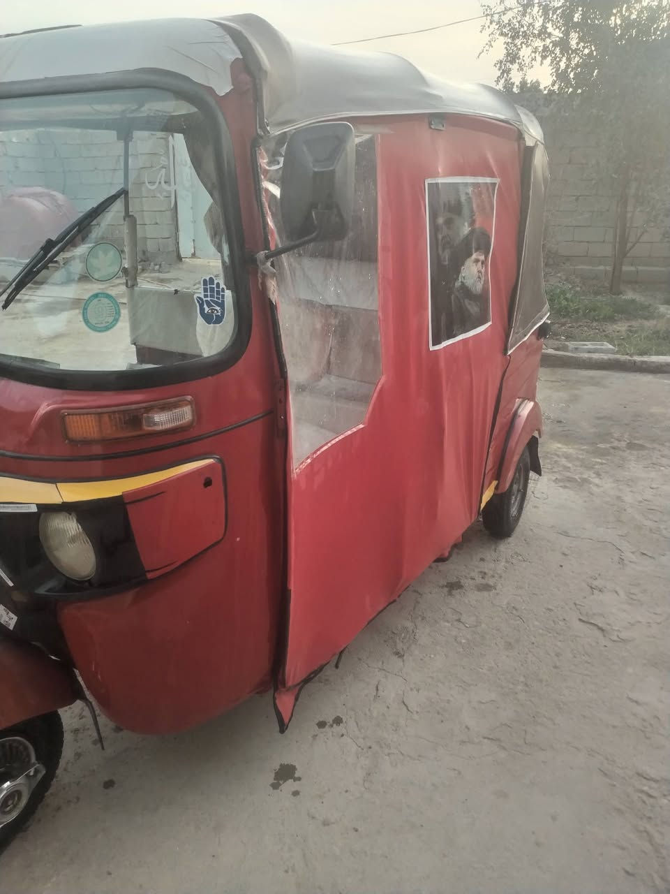 سلام عليكم تكتك للبيع موديل 19 تكتك جاهزه اي نقص مابيها تخم تايرات دوشمه مكينه لا تنقص لاتبخر تكتك خير من الله بسمي السعر 5 قفل مكاني دوايه  الاتصال على رقم ***********
