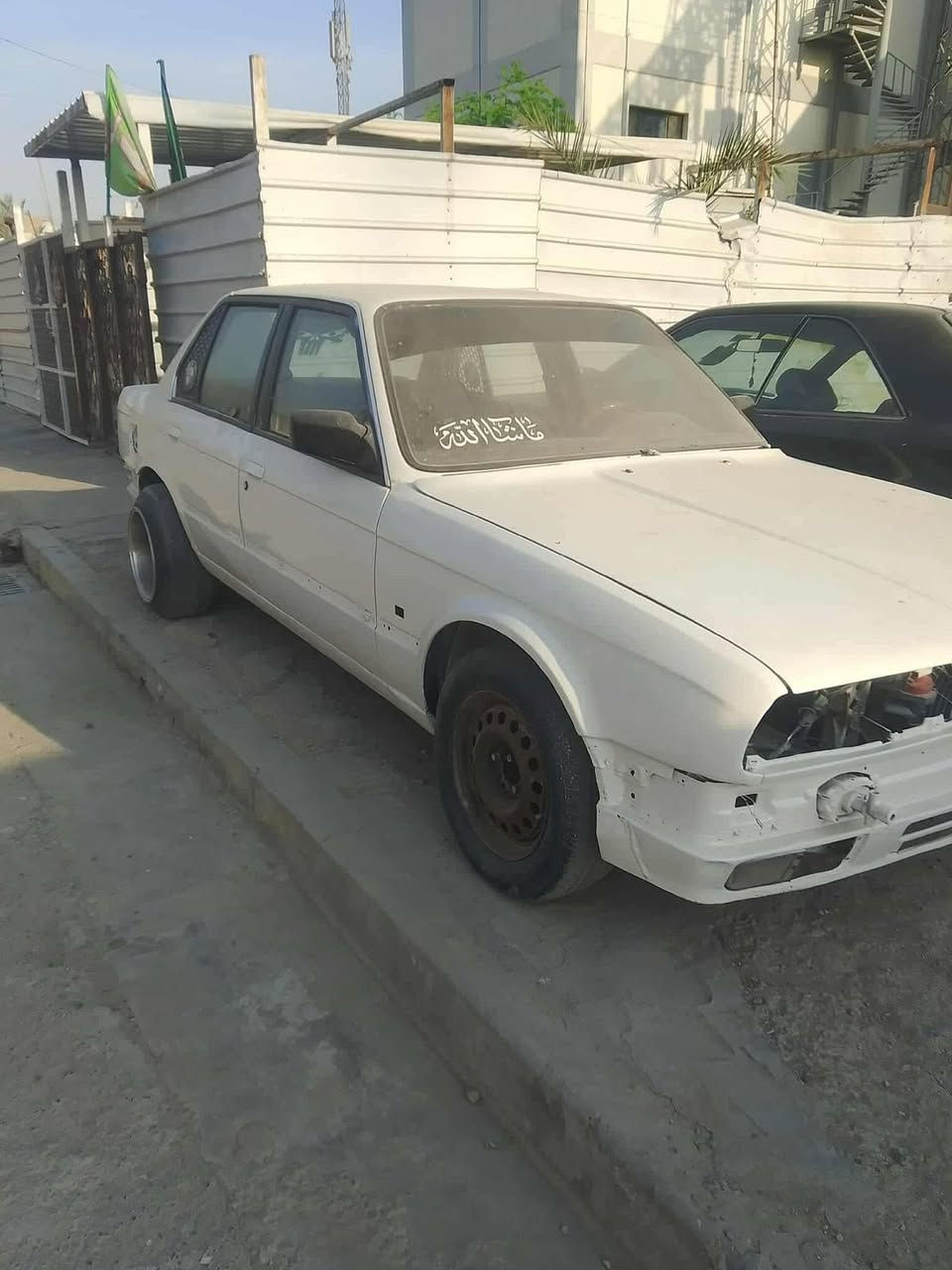 السلام عليكم بي ام زعره موديل ١٩٩١ رقم ديالئ مشروع وطني سنويه نهايه ٢٦ 
 محرك مكفول ٦ سلندر مفتوح كير اوتو سياره مصبوغة جديده وغراضها كلها موجوده بس تشد نقصها ترتيبات بسيطه بيها الايرفلو يحتاجله صيانه للبيع او مراوس ويفضل مراوس 
السعر 40 وبيها محال 
مكان بغداد 
0775 062 8974
