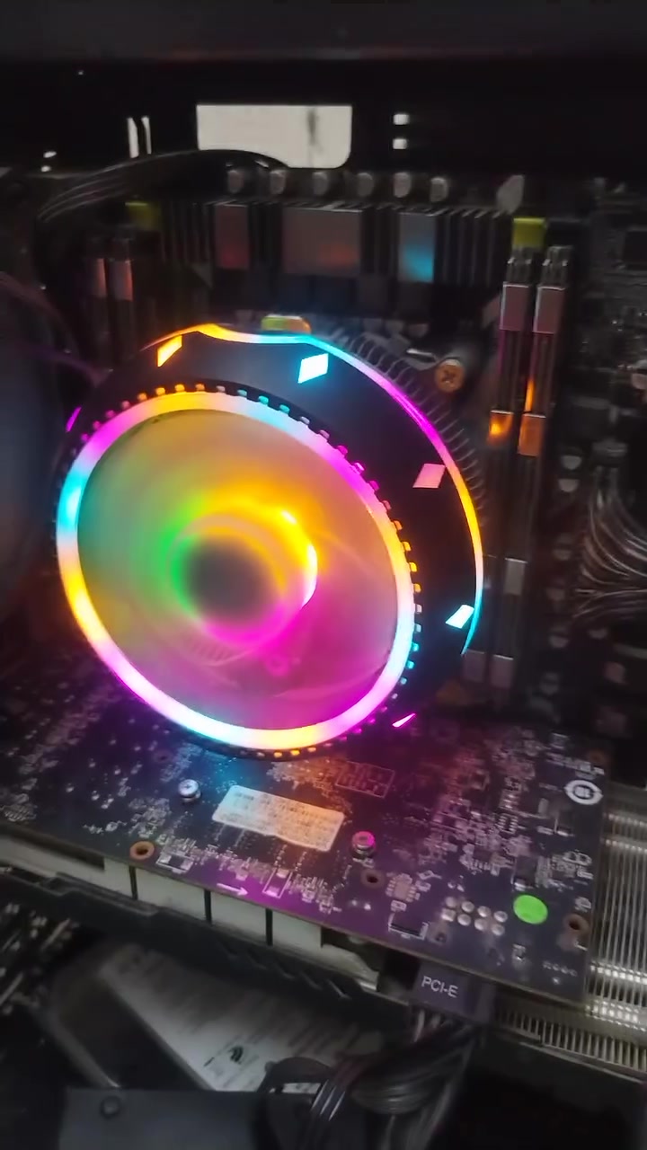 سلام عليكم حاسبه كامله الموصفات بل صوره سعر 350 تواصل واتساب فقط ***********
Xion E5. 2630 v2
كرت شاشه  RX 580   8 G
رام 16 DDR3 اربع قةع كل قطعه 4 G
Ssd240
Hhd 500
