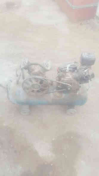 سلام عليكم عندي كمبيسر للبيع ميكاني نجف***********
