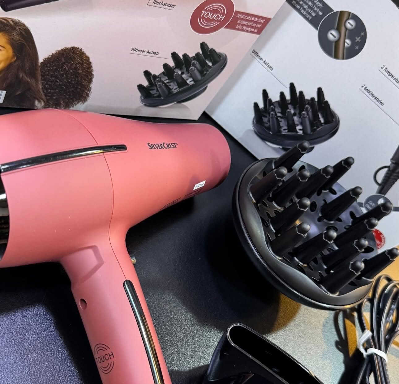مجفف شعر SilverCrest 
 يتميز بقوة 2300 واط وتقنية أيونية لتقليل الكهرباء الساكنة.يأتي الجهاز مزودًا بمستشعر لمس للتشغيل التلقائي عند الإمساك به وفوهة تصفيف مغناطيسية.يتضمن ملحقًا لتوزيع الهواء (Diffuser) لتجفيف الشعر الكيرلي ويحتوي على درجات حرارة وسرعات متعددة

متوفر دفع عن طريق ماستر كارت✨
📍ديالى-خانقين -امام عباس
📍مجاور عيادة دكتور سرمد وصالون ليدي وان 
متواجدين كل يوم من ساعة ٥ الى ١١ ليلاً 
متوفر توصيل جميع محافظات العراق🚙

للحجز السريع ‭٠٧٧٣ ٥١٤ ٥١٩١‬ 

#فولو#ترند#اجهزة#اكسبلور #اكسبلورexplore
