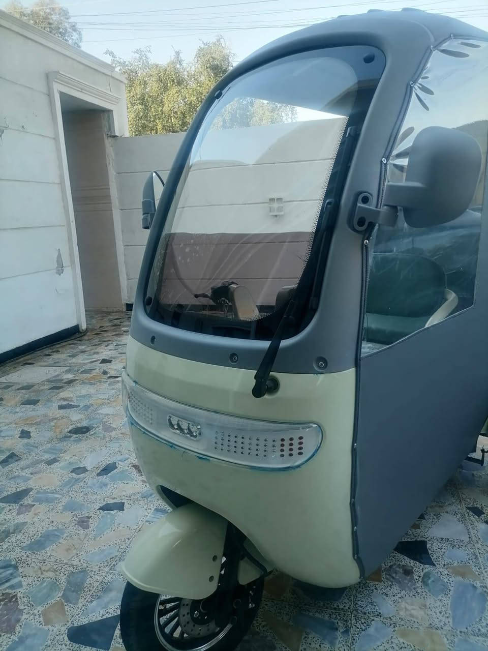 السلام عليكم تكتك شحن للبيع 6بطاريات انتاج شهر 12بعدها جديد سعرها مليون و750وبيه مجال لاستفسار ***********
