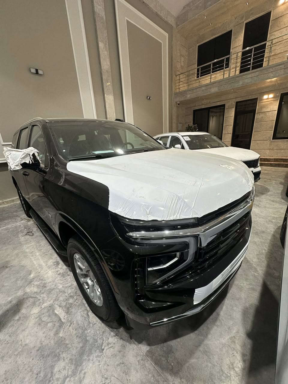 🚙 شفروليه تاهو LS 2025
💪 محرك V8 سعة 5.3 لتر يعطيك أداء قوي وثقة بكل مشوار
⚙️ ناقل حركة أوتوماتيكي من 10 سرعات لتجربة قيادة سلسة
🔹 شاشة وسطية كبيرة مع نظام أندرويد أوتو وآبل كار بلاي
🔹 مقاعد فسيحة ومريحة 
🔹 تحكم كهربائي بالمقاعد الأمامية
🔹 كاميرا خلفية + حساسات ركن
🔹 إضاءة LED أمامية وخلفية عصرية
🔹 جنوط ألمنيوم أصلية تصميم رياضي

🚗 تاهو 2025 LS .. فخامة حقيقية تجمع بين الحجم، الهيبة، والأداء 👑 

رقم الهاتف _ ***********

⬅بغداد - معارض النهضة الفرع الثاني 
معرض احمد جاسم لتجارة السيارات
