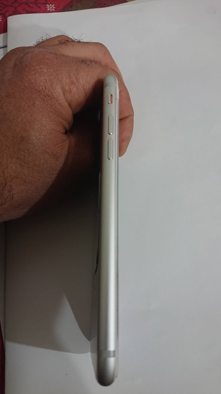 للبيع ايفون 7 نضيف جدا لامفتوح ولا مصلح  ولابي شخوط وبطاريه مال الشركه مامبدله  ينفع الي عنده شاشه كاربلي السعر 100 الف ***********
