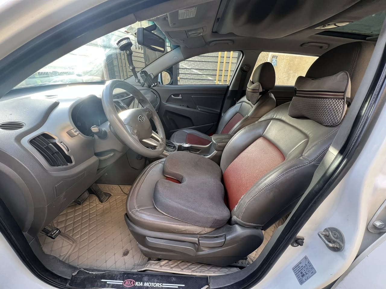 السلام عليكم
سبورتج خليجي  موديل 2011   المواصفات  ؛
بصمه 
بانوراما 
رقم بغداد 
تحكمات ستيرن
تدفئة وتبريد 
السياره مكفولة كفالة عامة 
السونار موجود بالمنشور 
الرقم الماني 
الموقع/ بغداد /الشعب
السيارة بأسمي ثاني يوم تحويل 
السعر  145 $. بي مجال 
للاستفسار ***********
