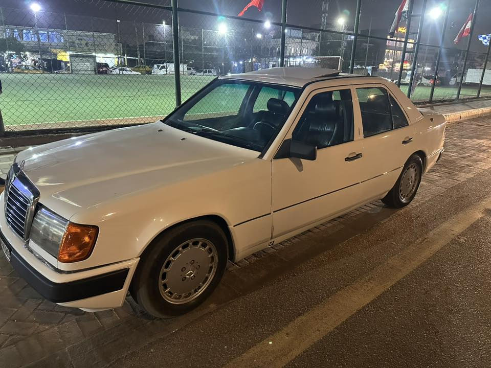 السلام عليكم مارسدس مديل90.                                             صبغ عام جديد غرفه جديده كهربايه   فتح سقف شغاله        مكينه vvt مكان سيارة بغداد مامتواجد على تواصل  فقط رقم ***********.  سعر 55 وبيه مجال
