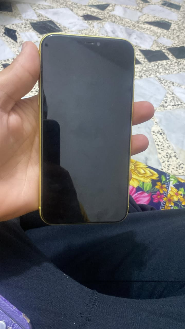 ايفون 11 عادي.            مقفول ايكلاود
التليفون نضيف الشاشه و الشاصي و الكامرات كله شغال 
مكاني بغداد البلديات 
السعر 100 الف
***********
