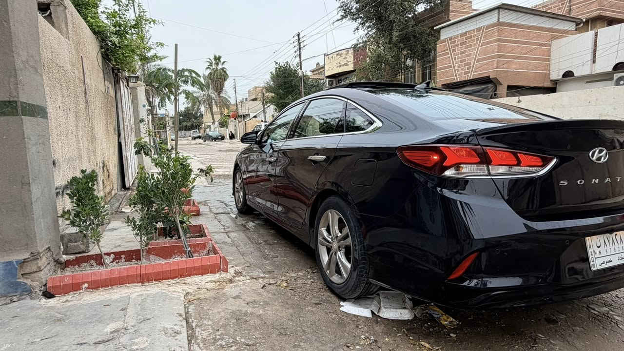 السلام عليكم 
سوناتا 2019 اسود
محرك 2400 GTI
فول مواصفات 1/1 
حادثها بانوراما 
المواصفات : 
بانوراما 
نفطه عمياء
تحديد مسار 
كروس سرعه
كامرا دواره 360 
حساس خلفي
هاند بربك دكمه
اوتو هورك
بريك ABS
وقوف ذاتي عند اقتراب اي جسم امام السياره
لايت LED امامي
بك لايت LED خلفي
لايت زنون بلادي شركه
لايت دوار عند دوران الستيرن
فتح الجنطه تلقائي عند الاقراب منها بدون لمس
السعر 155
العنوان / بغداد الغزالية شارع الضغط
للاستفسار  / ***********
م/ غير متواجد في الفيس بوك

