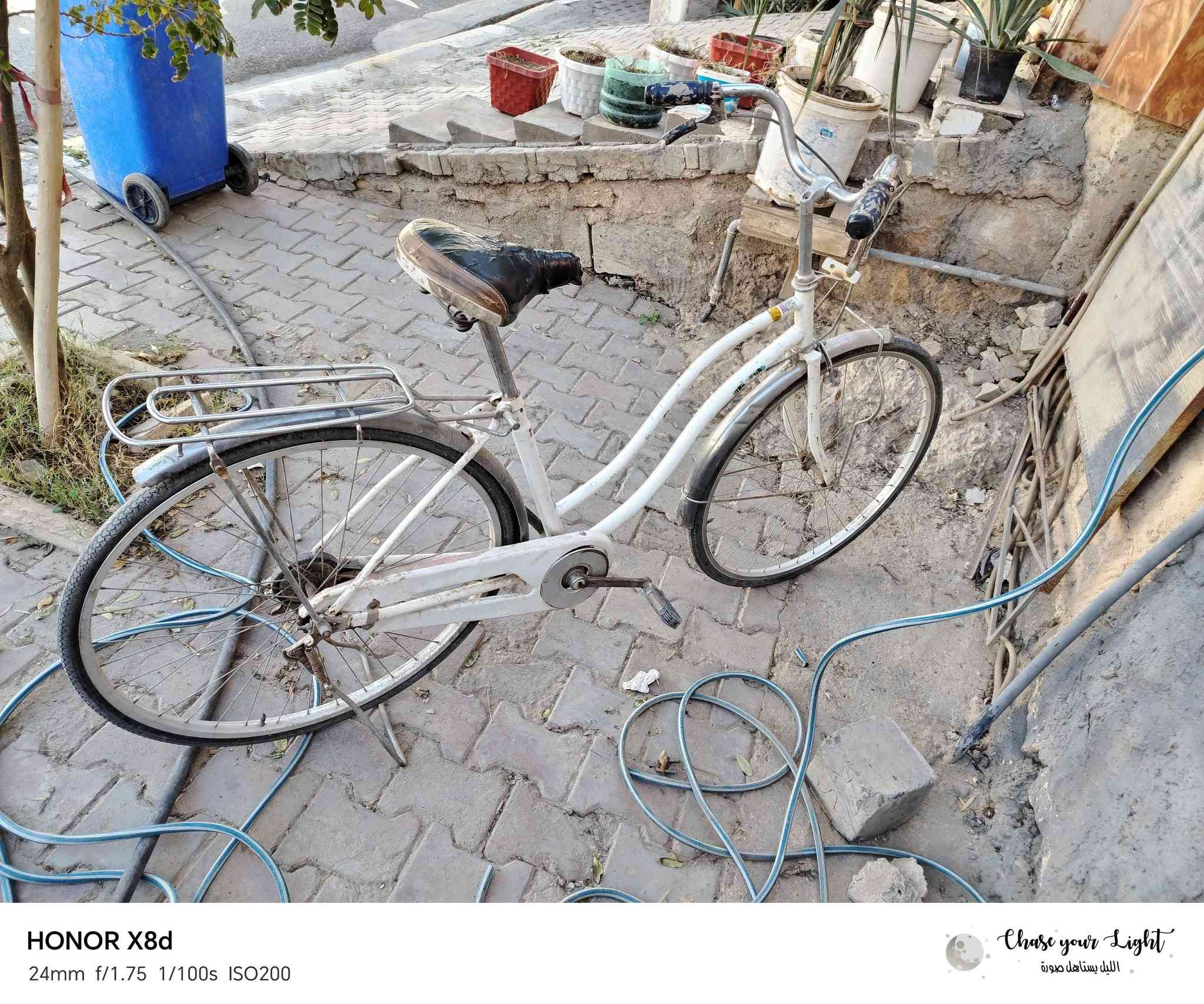 دراجة شحن 2026 بطارية ليثيوم استعمال ٤ أشهر بيها المرايا الجانبيه جهة اليسار مكسورة شحن يدوم أكثر من يوم 
السعر 900   . البايسكل حجم ٢٧ ياباني يحتاج له تصليح شي بسيط سعره 35 وبين مجال بسيط 
***********
