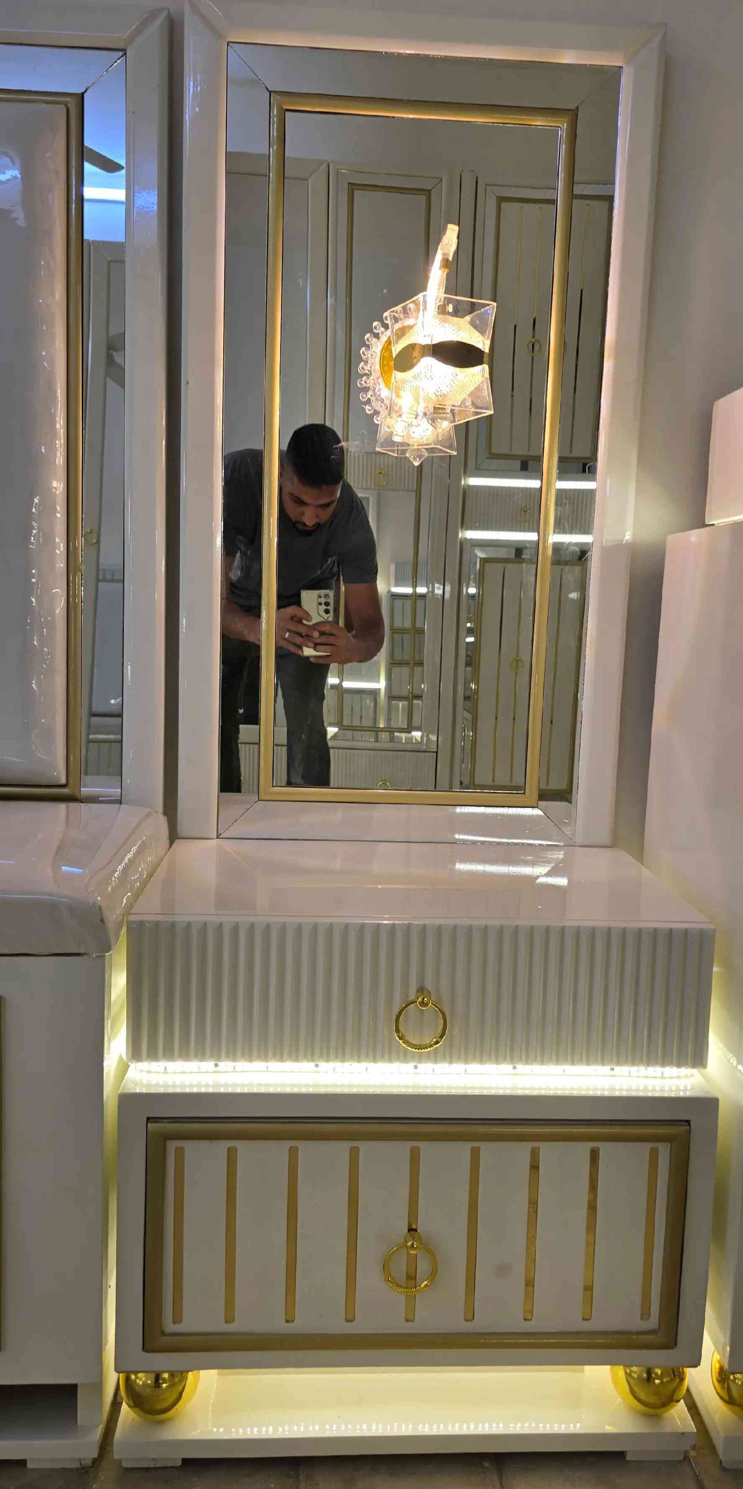 خيال للأثاث العراقي الحديث #تصميم_داخلي_مودرن #نجارة_عصرية #اثاث_فاخر #خيال #ورشه_خيال 


**إذا كنت صاحب هذا الإعلان وتريد حذفه لأي سبب، رجاءا أرسل رسالة إلى الدعم الفني**