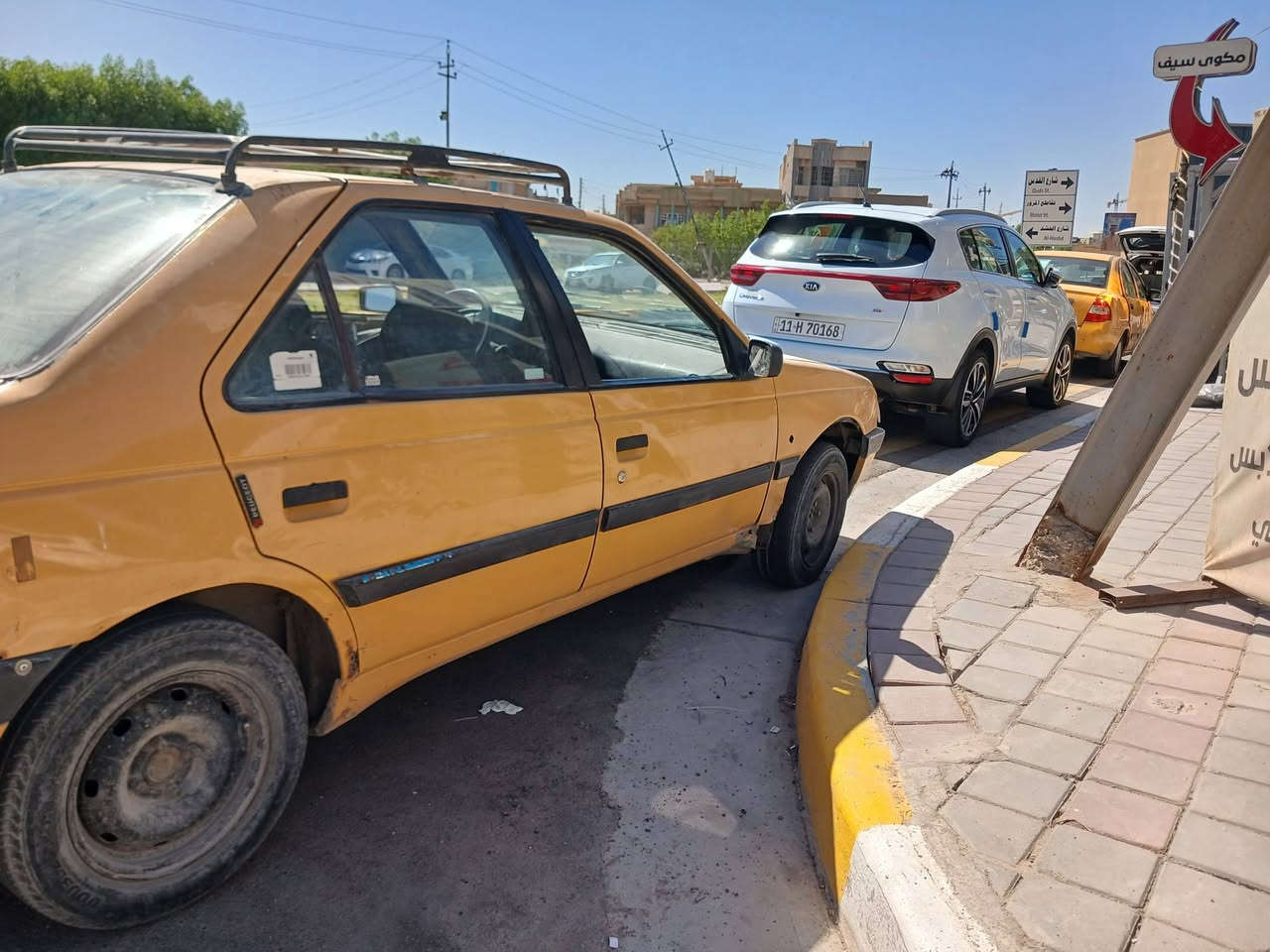 بيجو ٤٠٥ موديل ٢٠١٢ 
مكينة وكير خير من الله بيهة تنقيص شي قليل نقوصات بسيطة
مكاني البلديات سعر ١٥ ورقة 
راعيهة يريد تحويل مصفر غرامات عليهة هيئة ١٠٠ الف 
***********

