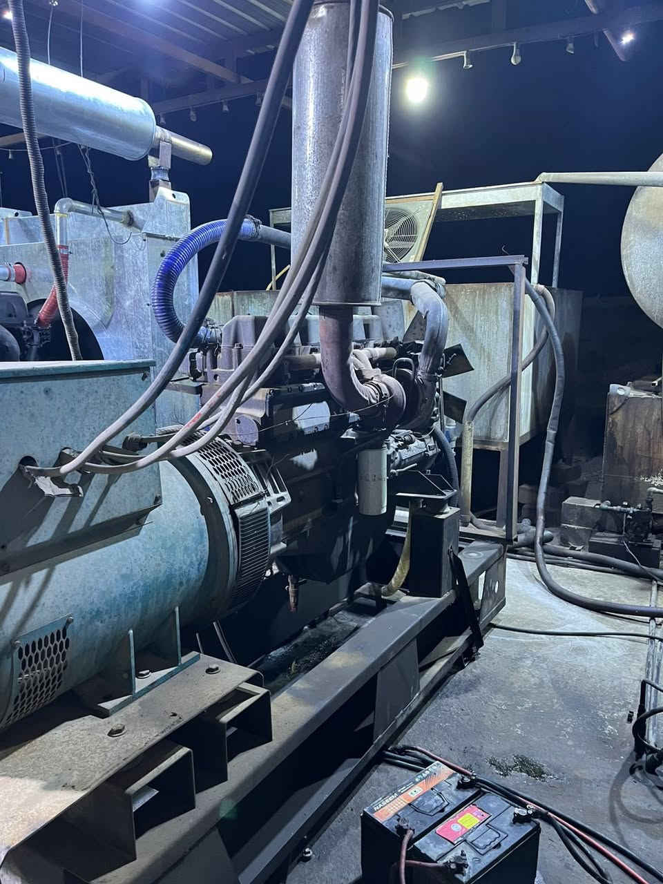 متاح سكانيه بومه ٩٤ راس توليد ٢٥٠ بلادي مكينه ستندر ونضيفه وشغاله بس تبخر يرادلها تجفيته سعر ٤٠ وبيها مجال لشراي يتصل ***********
