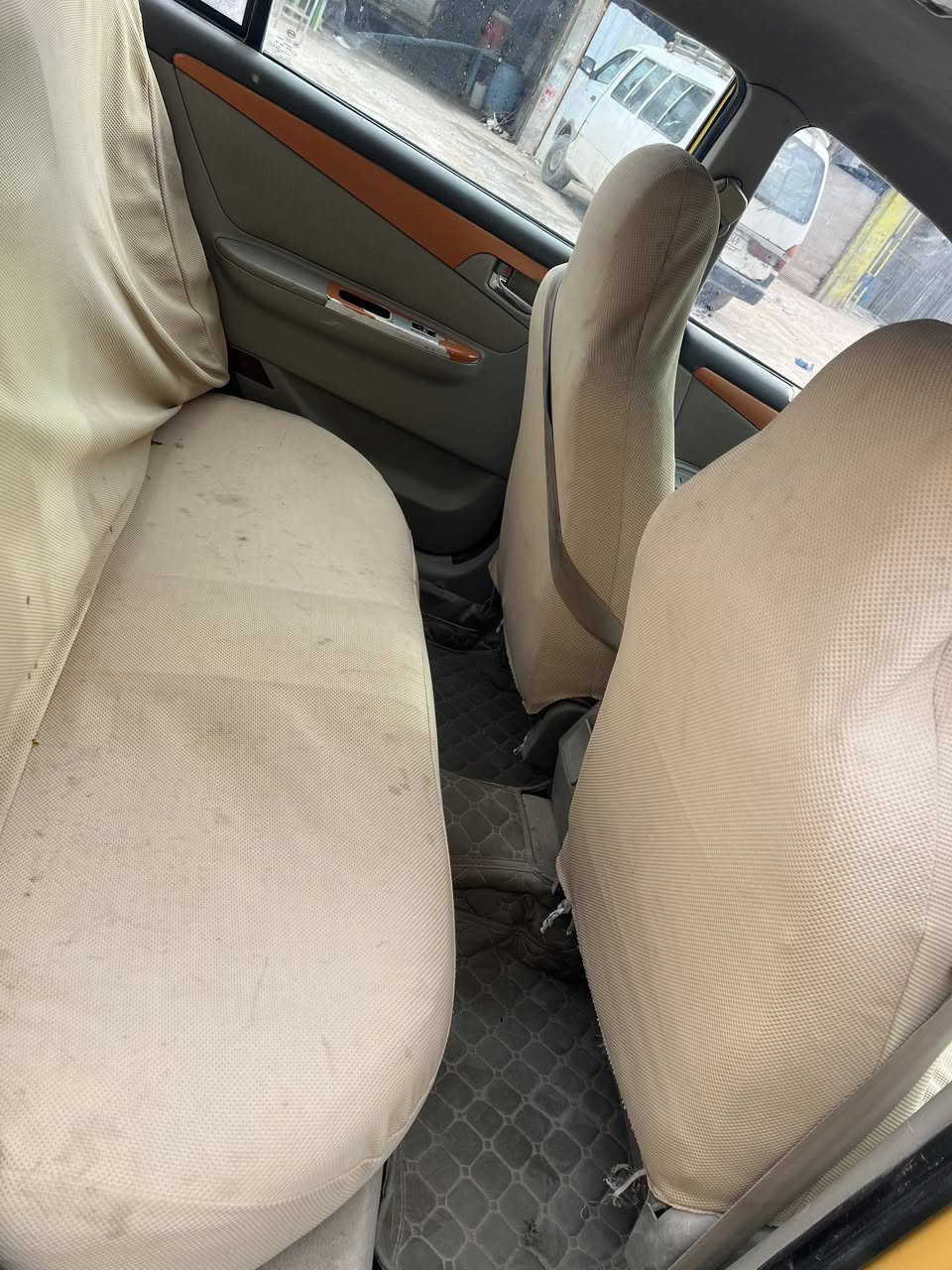 سلام عليكم ليفان ٢٠١٠سياره مكفول من الضربه بيه لكطات خسسات بيه مكينه كوريه مصفر هيه وغرامات سنويه ٣٠ترهم مراوس وسعر ٣٠.  ***********
