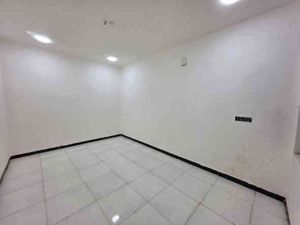 السلام عليكم 
 فضلاً اقرأ المنشور للأخير
 بيت 125 متر مربع ركن وجه على ساحه كافة الخدمات مرقم من قبل البلديه العنوان حي الحكيم نزلت الوائليه يبعد عن الشارع الصب 50 متر يعني تبليط بصفه كلش موقعه جدآ ممتاز يتكون من غرفتين نوم وصاله ومطبخ وستقبال و منور وصحيات داخليه وخارجيه بيت شقله درجه أولى تجي وتشوف بعينك السعر المطلوب 60
***********
