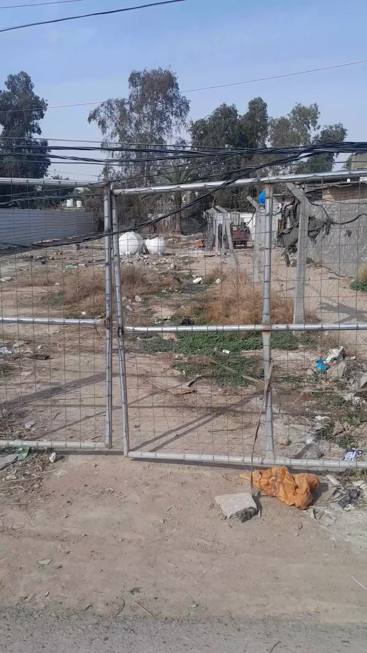 قطعه ارض للبيع المساحه ١٢٠٠ وجه ٢٤ في ٥٠ كامل الخدمات بغداد جسر ديالى شارع الخدمي العريفيه شارع ابو فداء ***********
