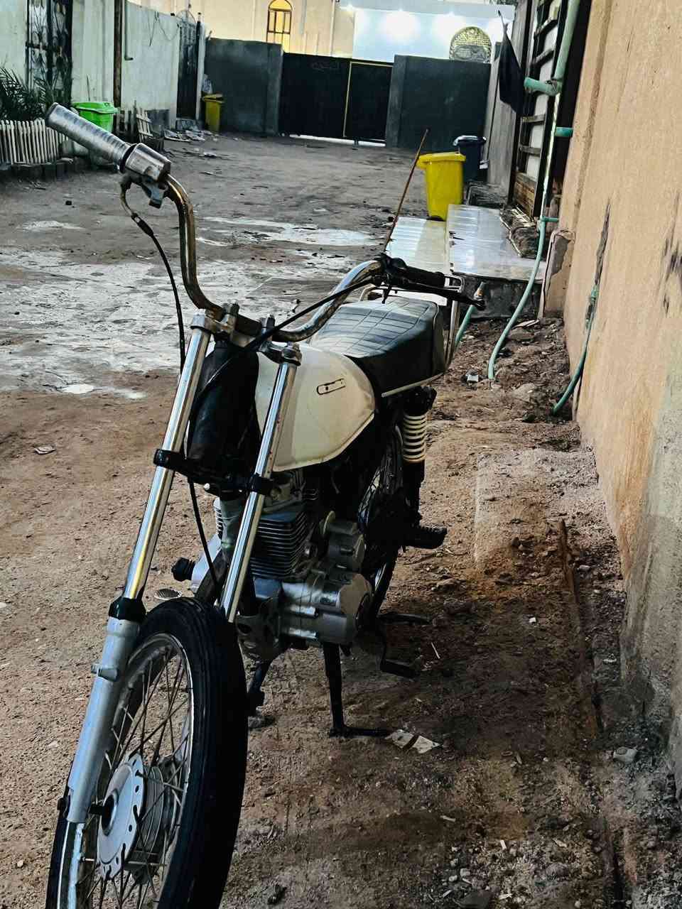 تحيه طيبه درجه ايراني الدراجه حلوه مكينت ستوته الدراجه نضيفه كلجات جدد دبلات جدد 
السعر(250) وبيه مجال الطيبين
البصره أبو الخصيب 
الرقم ***********
