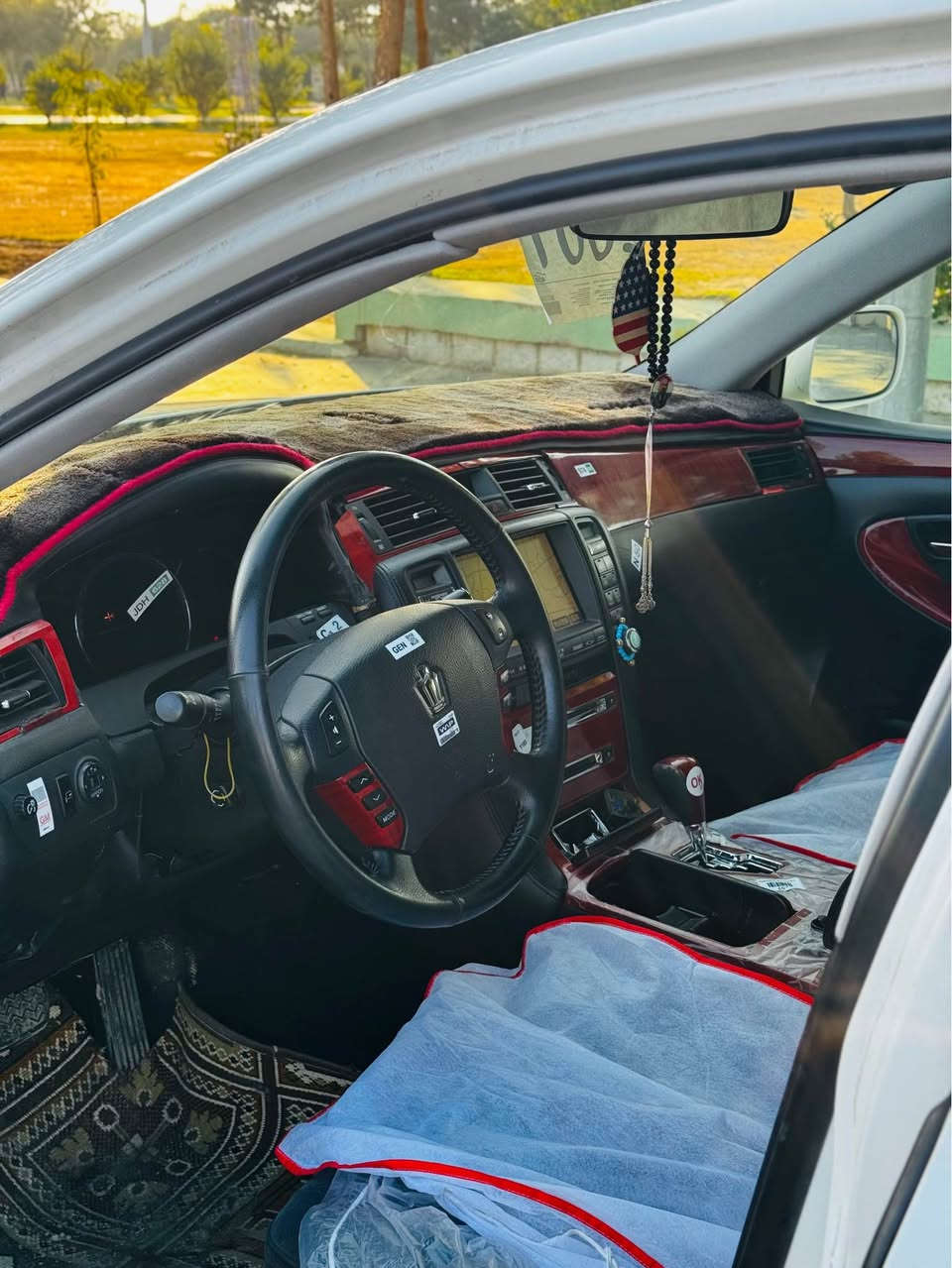 شاهینە 184 مووس بێ دووکەڵ سەیارەکە. 3 دووگمە. ساج سوور. ئاوێنە. شەفت بەسمە. رەساسی حاسە کامێرا. باتری تازە. رۆنی مەکینە تازەیە هایدرۆلیکی تازەیە. ناوی داشبلولی زۆر جوانە قوفڵ و کۆتای 58 گڵا.قوفڵ گۆڕینۆش. ئەکەم بەشتێ بە دڵم بێ موشتەری نیت نامە. مەنێرە. 
***********شوین کەلار كالار, السليمانية
