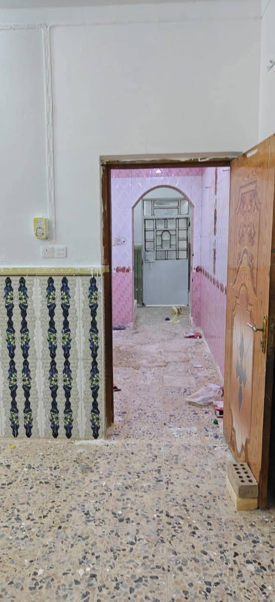 دار للبيع 100 متر طابق. واحد حي الوفاء منطقة ال 43. للبيع بسعر مناسب للاستفسار على الرقم ***********. او مراجعة مكتب الگرعاوي للعقار. علما يباع اقساط ع المصرف العقاري او . نقد
