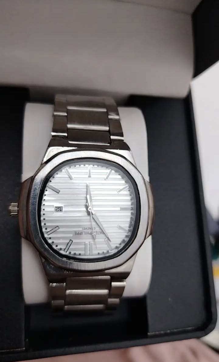 مجموعة ساعات 
وزن يميل الى الثقل
اختام منفذ يومي شغال
سعر القطعة 25 الف
للطلب على الخاص او على الواتساب
***********
