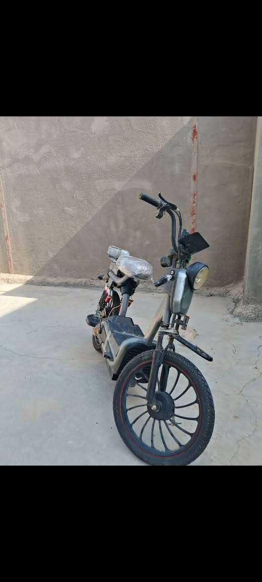 أعاده نشر بسبب الوعود الكاذبه  ألسلام عليكم دراجه شحن للبيع بسعر مناسب جدا دراجه نقصها فقد بطاريات ومكفوله من كل شي شغال بيها نقص فقط بطاريات للتواصل ***********
