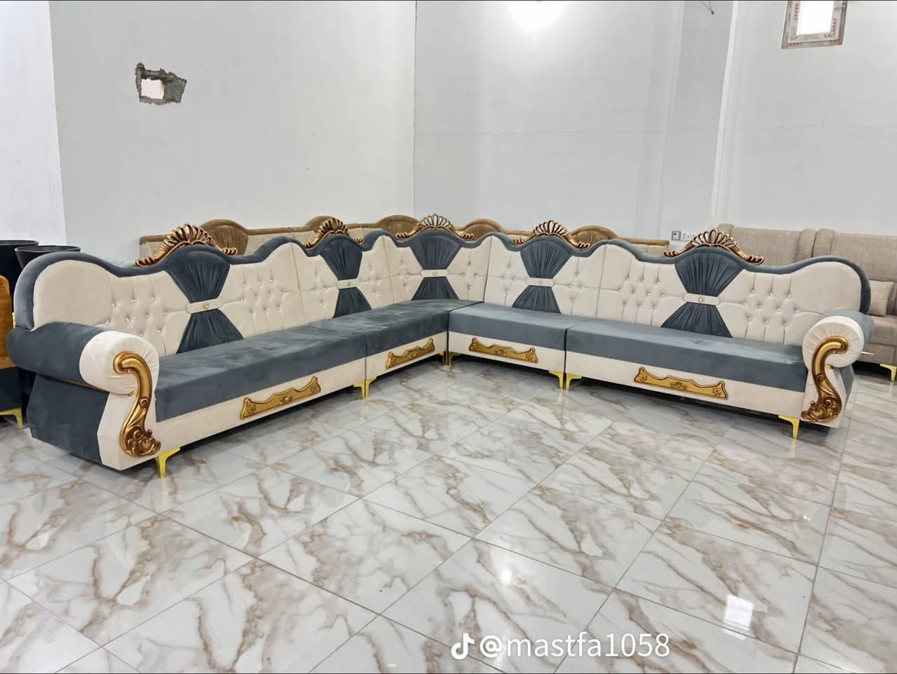 تحية طيبة الى ناسنه واهلنه في مدينة تكريت وضواحيها يتوفر لدينا دواوين بكافت القياسات الستندر والفصال حسب الطلب وبالنسبه الستندر فرقه عن المستعمل شي بسيط واهلا وسهلا بالجميع  …. لطلب والاستفسار مراسلة الصفحه او الاتصال على رقم الواتساب *********** العنوان تكريت القادسيه نهاية شارع الكراج مقابل تنزيلات الباشا 
رقم الواتساب ***********
