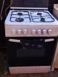 طباخ 4مشاعل نضيف ومابي اي ضرر فرن وعيون شغال تاخذه ع فحص سعر 120 وبي م...