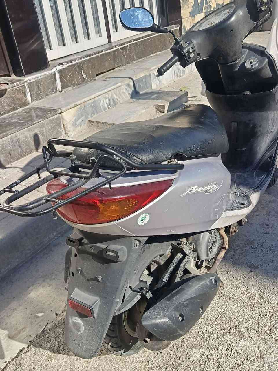 السلام عليكم
دراجة بريز نوزل مكفولة نظيفة كلش
تفوليته كله بانزين محسن ودهن امزويل الدراجة بعدهي جديدة 
السعر 800 وبيهه مجال بسيط 
 وهذا الرقم اتصل وتدلل ***********
