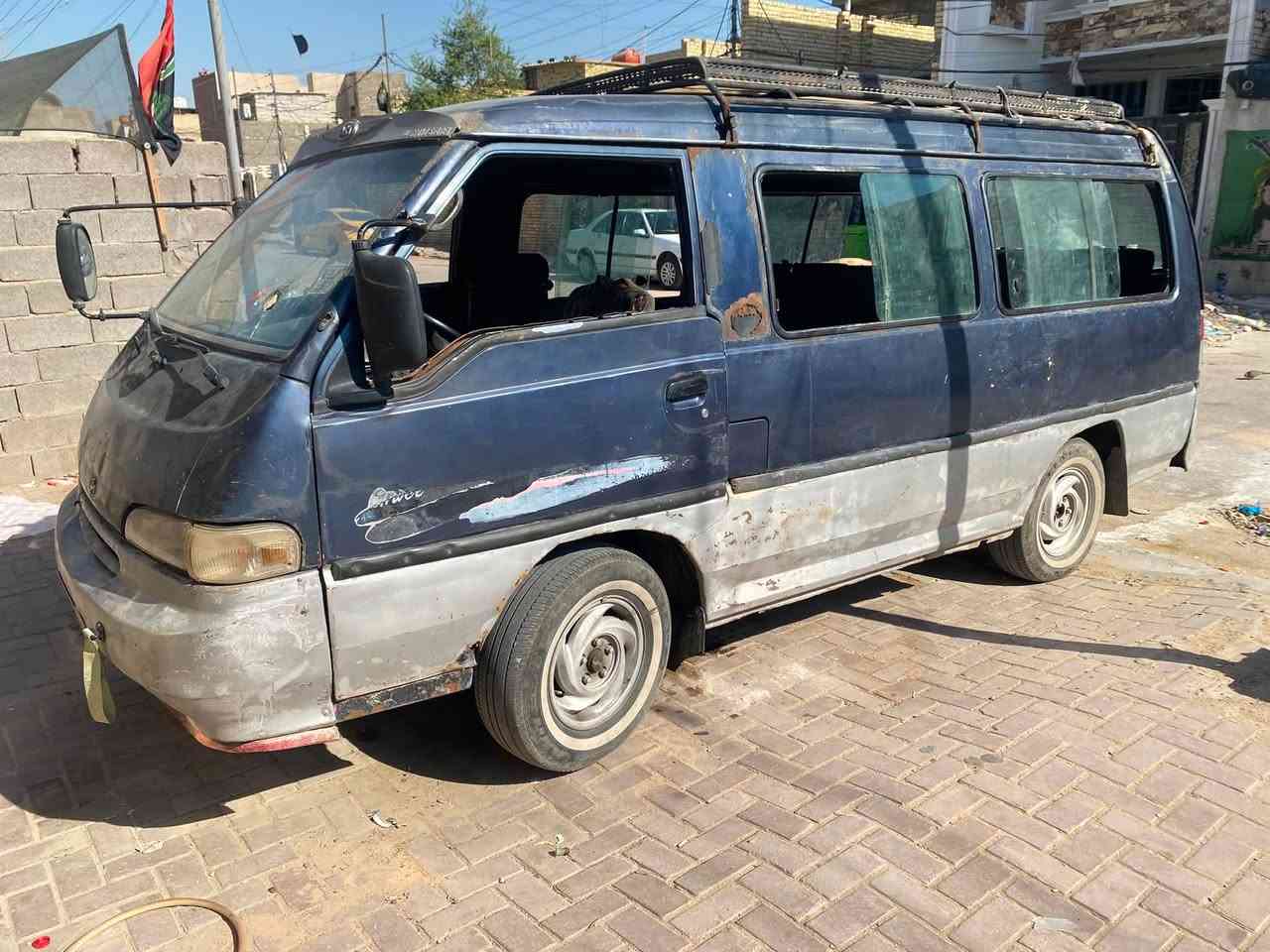 لسلام عليكم من رخصه الادمن المحترم هونداي باص للبيع موديل 94رقم الماني مثنى  تحويل أتكفل بس راعي راعيها موجد يحول  هيئه وغرامات عل مشتري مكينه بستا سياره حلوه ومعمره تخم تاير مشط باور دوشمه كله جديد كهربيات كله شغال مكينه بيه خيط بخار اكسل كير الثالث يفلت  عنوان بغداد مدينه الصدر  السعر 18 وبيها مجال الرقم ***********
