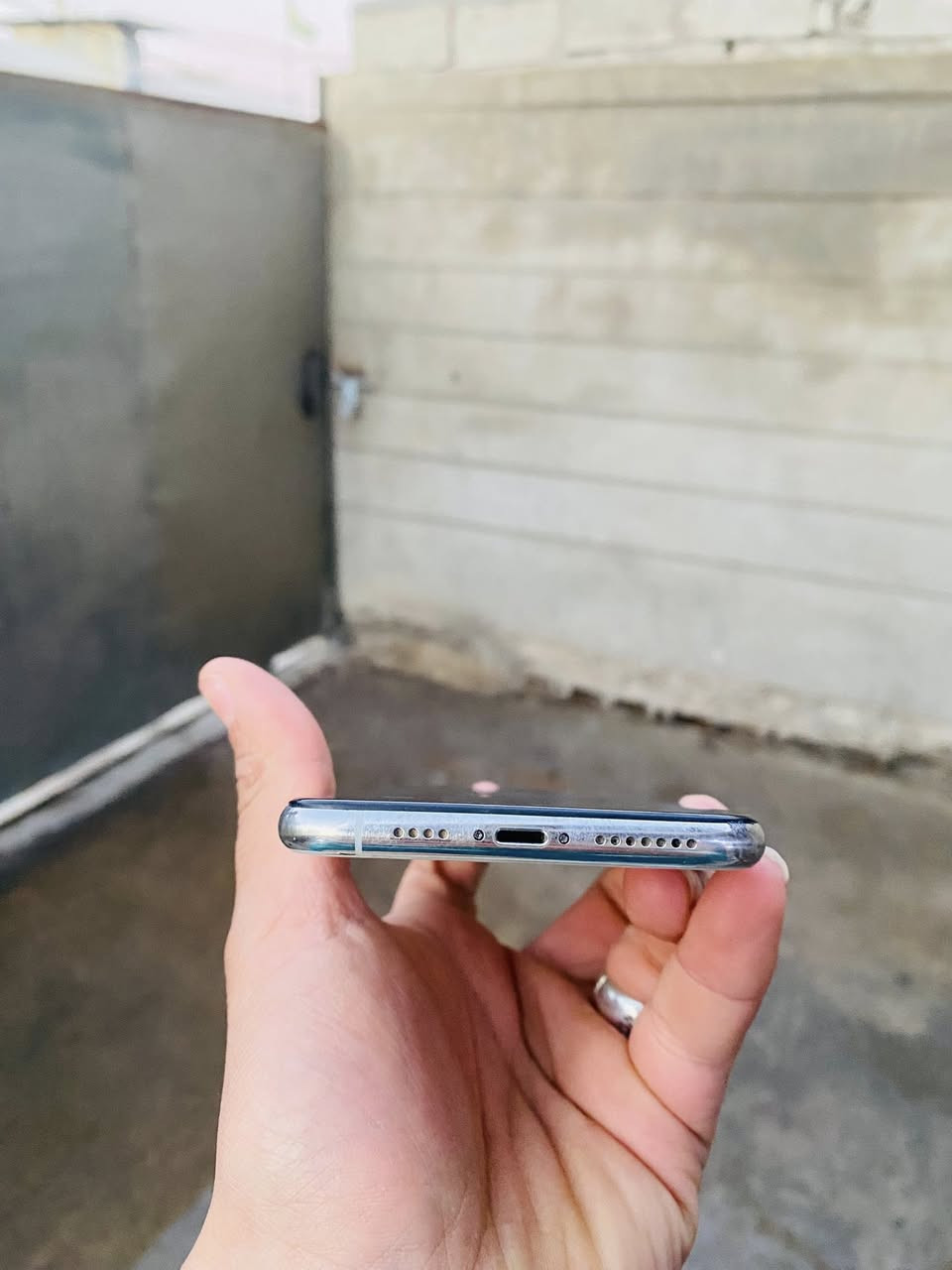 ايفون 11 برو ماكس كل عيب مابي الجهاز مثل ما موضح بل صورة نضيف بس الضهر مكسور فيس ايدي شغال كلشي بي شغال مبدل شاشة اصلية وبطارية اصلية الجهاز مال بيت السعر 175 الف وبي مجال الشراي يتصل ***********
