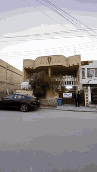 🏠 بيت طابو صرف للبيع – أبو دشير  شارع الريتون

المساحة: 200م² (واجهة 10م × نزال 20م)
البناء: طابقين – درجة أولى

🔹 تفاصيل الطابق الأرضي:
 • استقبال واسع
 • مطبخ
 • هول
 • غرفتان نوم
 • خدمات

🔹 تفاصيل الطابق الثاني:
 • غرفتان نوم
 • صالة
 • خدمات
 • سطح ممكن يصير غرفتين

✅ البيت جاهز للسكن مباشرة،ولا يحتاج أي صرف إضافي.

💰 السعر المطلوب: 355 مليون دينار وبي مجال

📍 موقع مميز – شارع الريتون / أبو دشير

للتواصل خاص او الاتصال

***********
