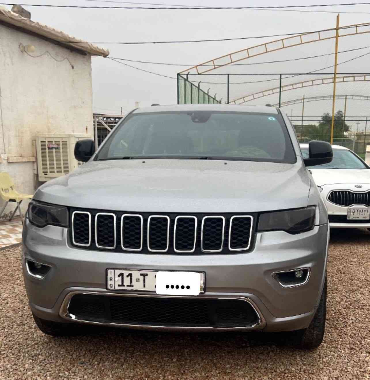 من رخصت الادمن المحترم 
سلام عليكم 
جيب موديل ١٦
فول مواصفاتً
فتحه بصمه 
صندوك كهرباء 
تحكم كشانه 
شاشه جبيره 
نضام سبورت 
قطعتين تبريد 
محرك ٦
كير محرك بل كارتون 
صدر امامي خلفي جديد 
ورقم مميز وبسمي 
تخم تاير جديد 
مابيها كل نقص 
فول LIMITED
بيها صبغ جاملغ وبنيد وجاملغ خلفي 
وبيها سونار السياره 
مكان الرمادي السبعه كيلو 
الاتصال ***********
واتساب ***********
