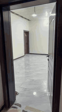 للإيجار 🔥المعلمين شارع العام
غرفتين وصاله ومطبخ وخدمات ومنور وترك ✨✨
الايجار 💰600 
تفاصيل اكثر الاتصال على ***********
او زياره مكتب سند سيديه شارع تجاري ✨
