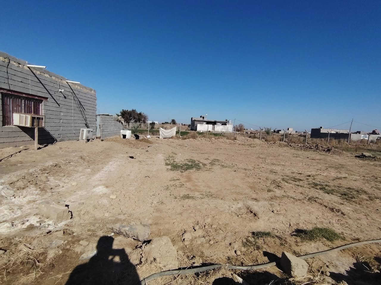 اسلام عليكم
قطعة أرض زراعي  للبيع
المساحة 340 متر طول 20 + عرض 17 
واصل يمها  كافة الخدمات   ماء وكهرباء 
مكان القطعه الغراف قرب البراز 
 سعرها  10   هاذه رقمي لتواصل ***********
