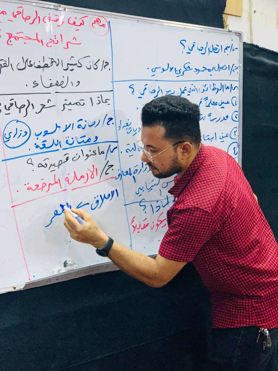 @إعلان_مجاني_خدمة_لطلبتنا .
الحمد لله الذي أغنانا فجعلنا من الشاكرين .
في الأعوام السابقة وفي هذا العام وفي كل عام بإذن الله تعالى #تستمر_الخدمة .
يعلن الأستاذ : علي خفيف العتابي 
مدرس مادة اللغة العربية 
#بإقامة
#دورات_مراجعة_مجانية_مركزة_لطلبة_الثالث_المتوسط 
بدايةً من يوم غدٍ الجُمعة وإلى يوم الثُلاثاء
ولكافة طلاب وطالبات قضاء النصر المرشحين في الدور الأول فقط .
الجهد خالص لوجه الله تعالى وثواب أمواتنا وأمواتكم .
المكان : #منتدى_شباب_النصر
البنات :  من ال ٩  إلى ١١   صباحاً .
البنين :  من ال ٤  إلى ٦     عصراً .
للاستفسار : *********** أستاذ رحمن بهلول .
للاستفسار :  ***********  أستاذ علي خفيف .
