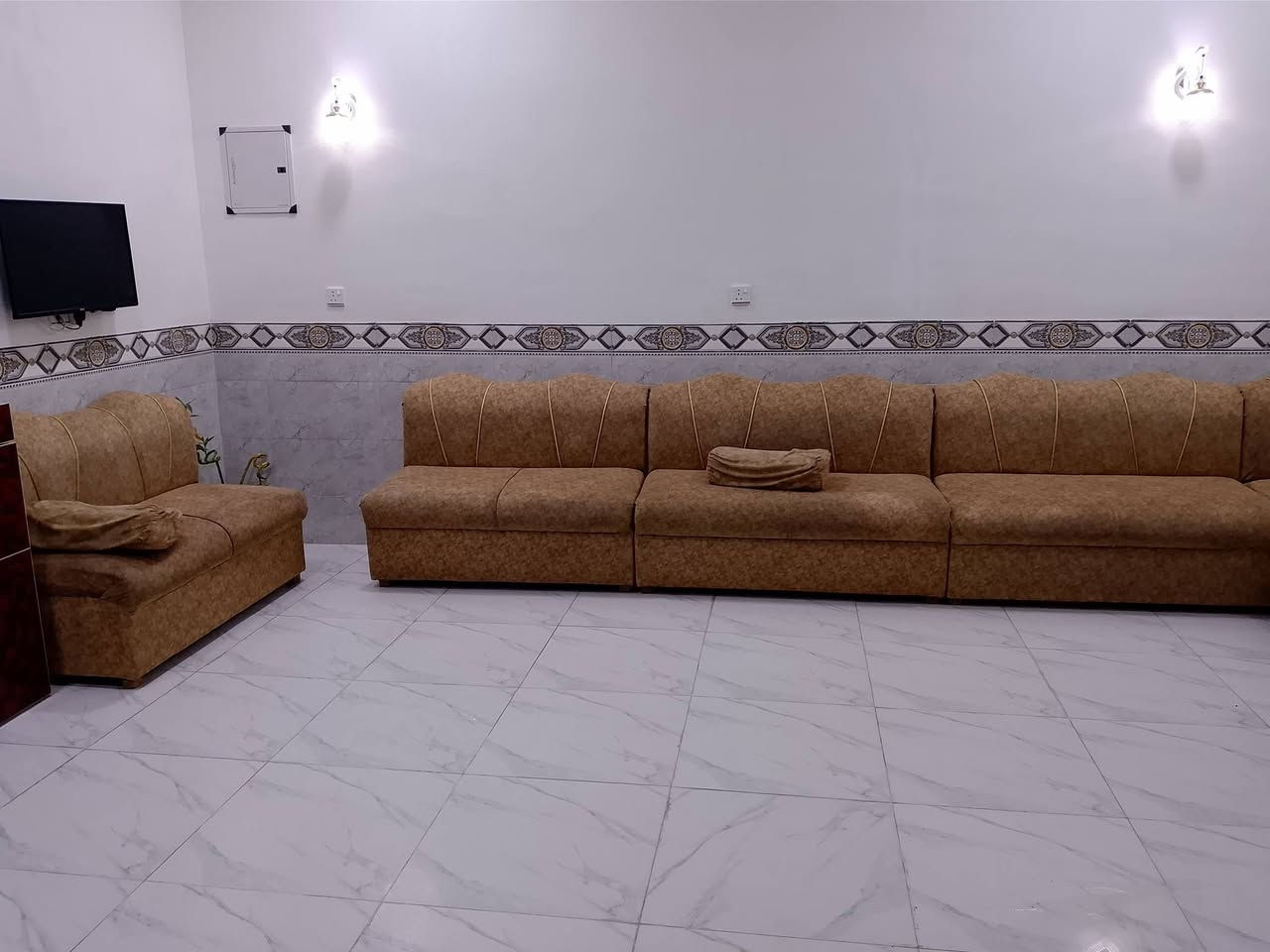 سلام عليكم تخم تفصال ١١ مقعد نضيف واي ضرر مابي السعر ٣٠٠ وبي مجال عنوان المحموديه حي القاده رقم ***********

