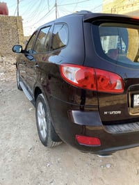للبيع سنتافيا موديل 2009بغداد رقم جديد إنكليزي مكفولة الضربة و الصبغ و...