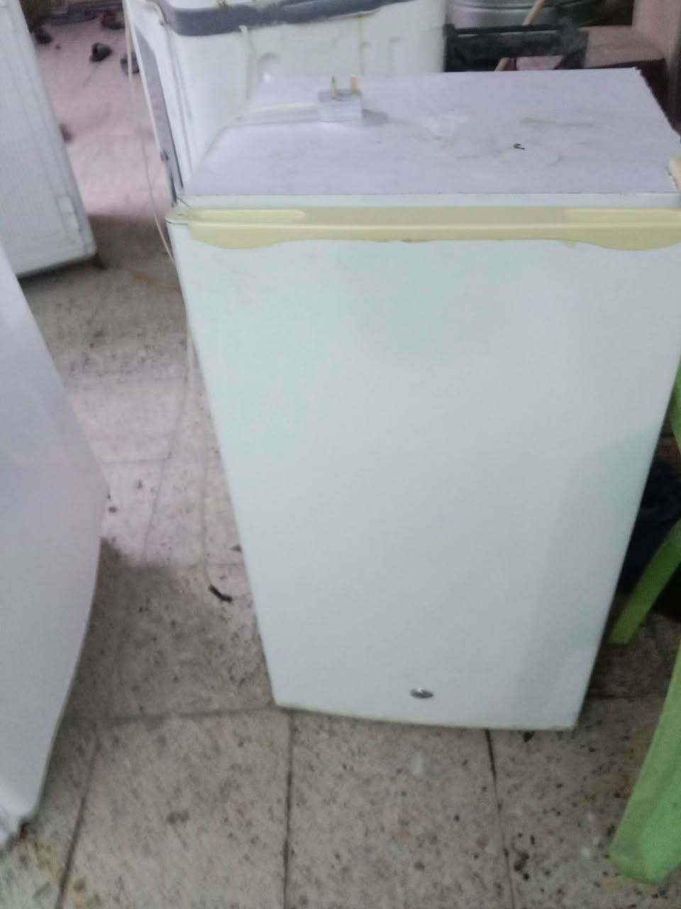 السلام عليكم غراض للبيع المكان فلوجه قرب صناعه الجولان الاستفسار *********** مع واتساب او ***********  ثلاجه كون كورد ١٨ قدم شغاله فول ٨٥ قفل ثلاجه صغيره ٣٥ غساله ٣٠ سنك متر و ١٠ سم نضيف ٣٥  ارجو الاتصال تعليقات ما موجود @
