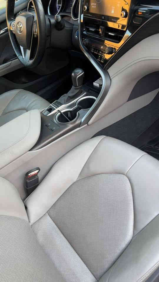 السلام عليكم 
كامري هايبرد XLE موديل 2023 وارد امريكي 
حادثها بنيد وجاملغ صور الحادث بالمنشور 
ايرباك برده فقط 
فول مواصفات 
فتحة سقف 
رادار امامي وجانبي 
تحديد مسار 
شاشه كبيره 
كشنات جلد كهرباء 
تدفئة كشنات وستيرن 
اشارة مرايه جانبيه 
اشارت ترحيب بالباب
 بصمة ابواب 
كامره خلفيه دواره 
اوتو هولد 
ثلاث انظمه قياده 
تبريد خلفي قطعتين 
هواي مواصفات بيها بعد 

السعر 21500 $ 

رقم صاحب السياره
***********
