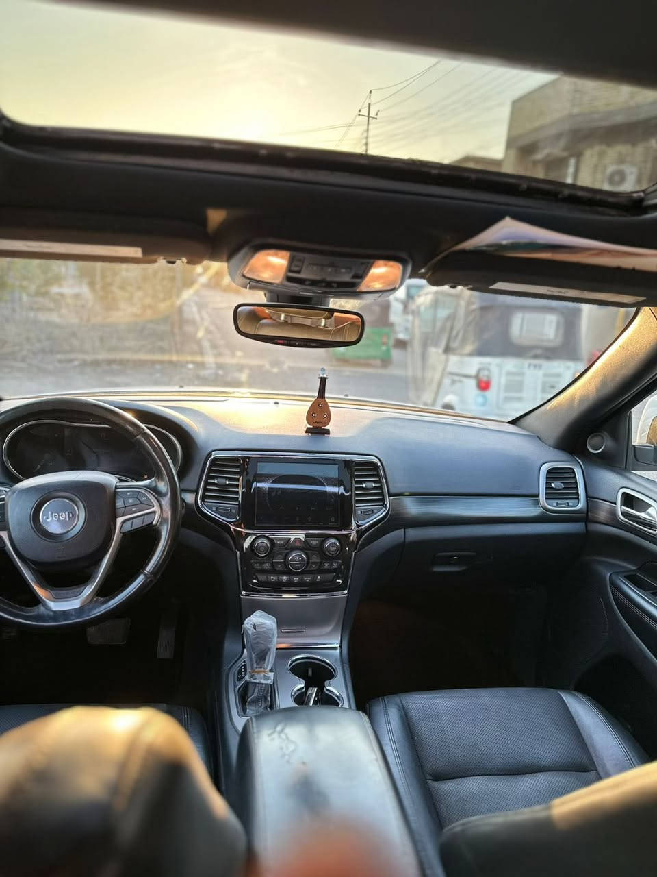 للبيع جيب بلاك توب موديل 2020 رقم بغدادتحويل ثاني يوم
حادث بنيد +خشم جاملغات مواصفات:
فتحة
محرك ٣٦٠٠
فور ويل 4×4
شاشة جبيرة +كامرة دوارة
رادار جانبي +نقط عمياء
كشنات تدفئه
تدفئة ستيرن
تشغيل عن بعد
هيتر مري 
جنطة كهربائية 
حساس خلفي
نظام اوتو ستوب عند الوقوف 
نظام sport,eco
عليها منظومة زنون اصلي بروجكتر وعالي وناصي
ماسحات اوتو
ويل حجم 20

مكلف بل نشر اي استفسار اتصل ***********
